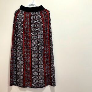 Skirt with elastic waist band